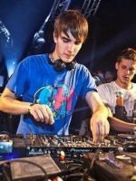 {de}Netsky (Live){/de}